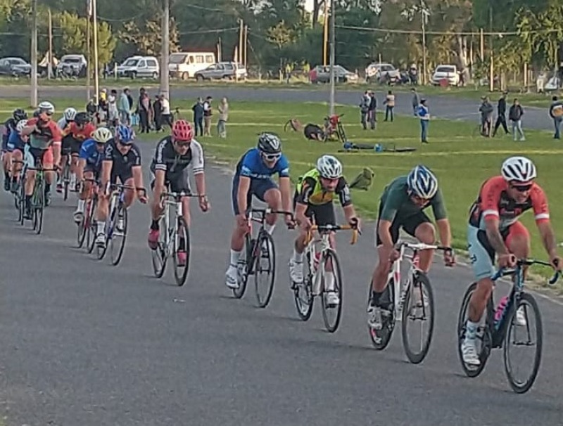 Nueva jornada de ciclismo en la pista Humberto Corradi